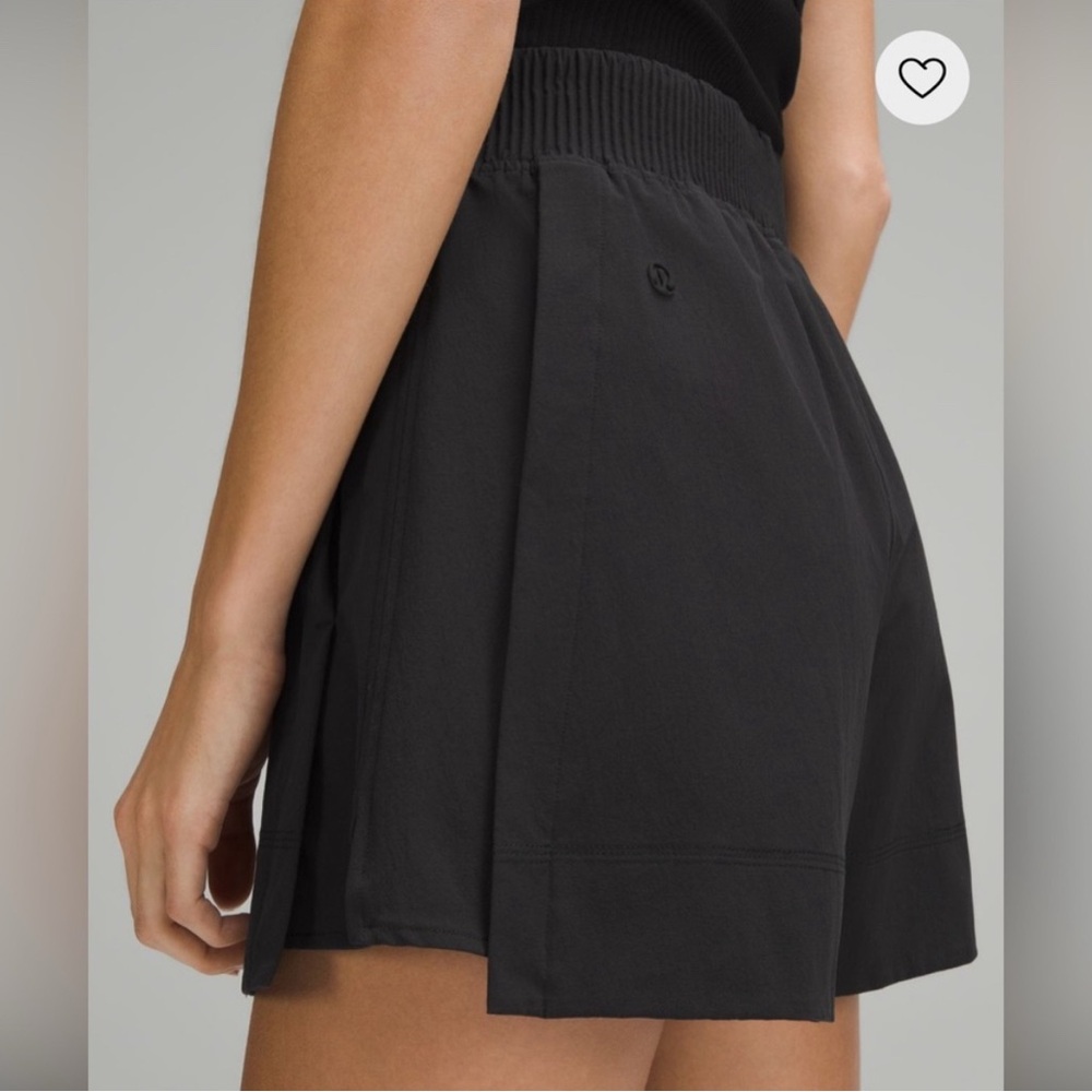 Lululemon Stretch Woven Relaxed-Fit High-Rise Short 4", Black Size S